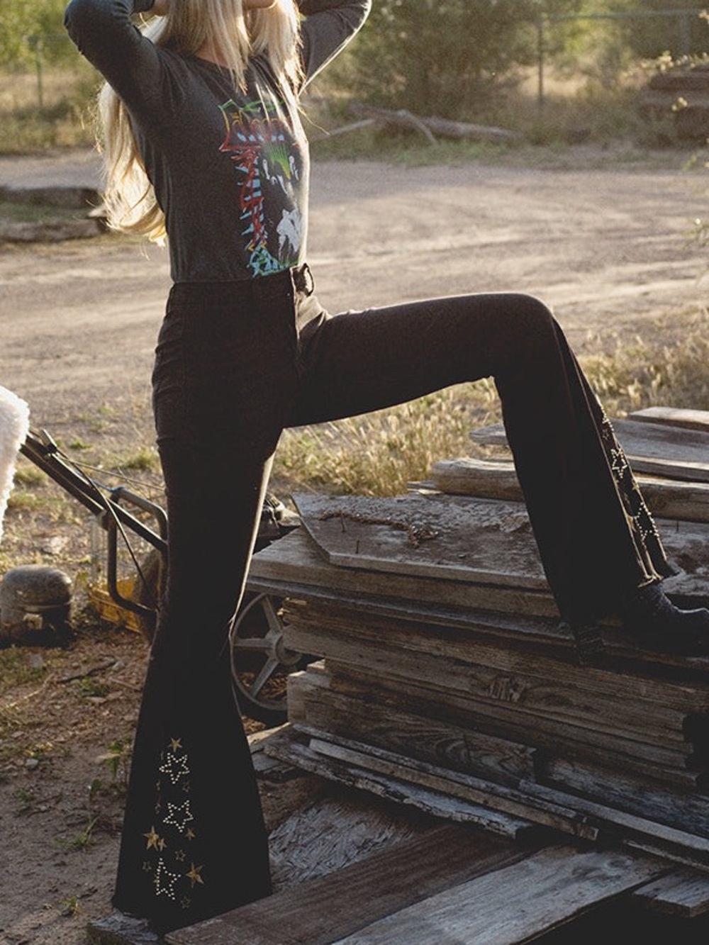🟠NWT ALTAR’D STATE Flare Jeans w/Beaded & Embroidered Gold Star Details Black XS